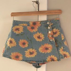 Lightwash denim skort